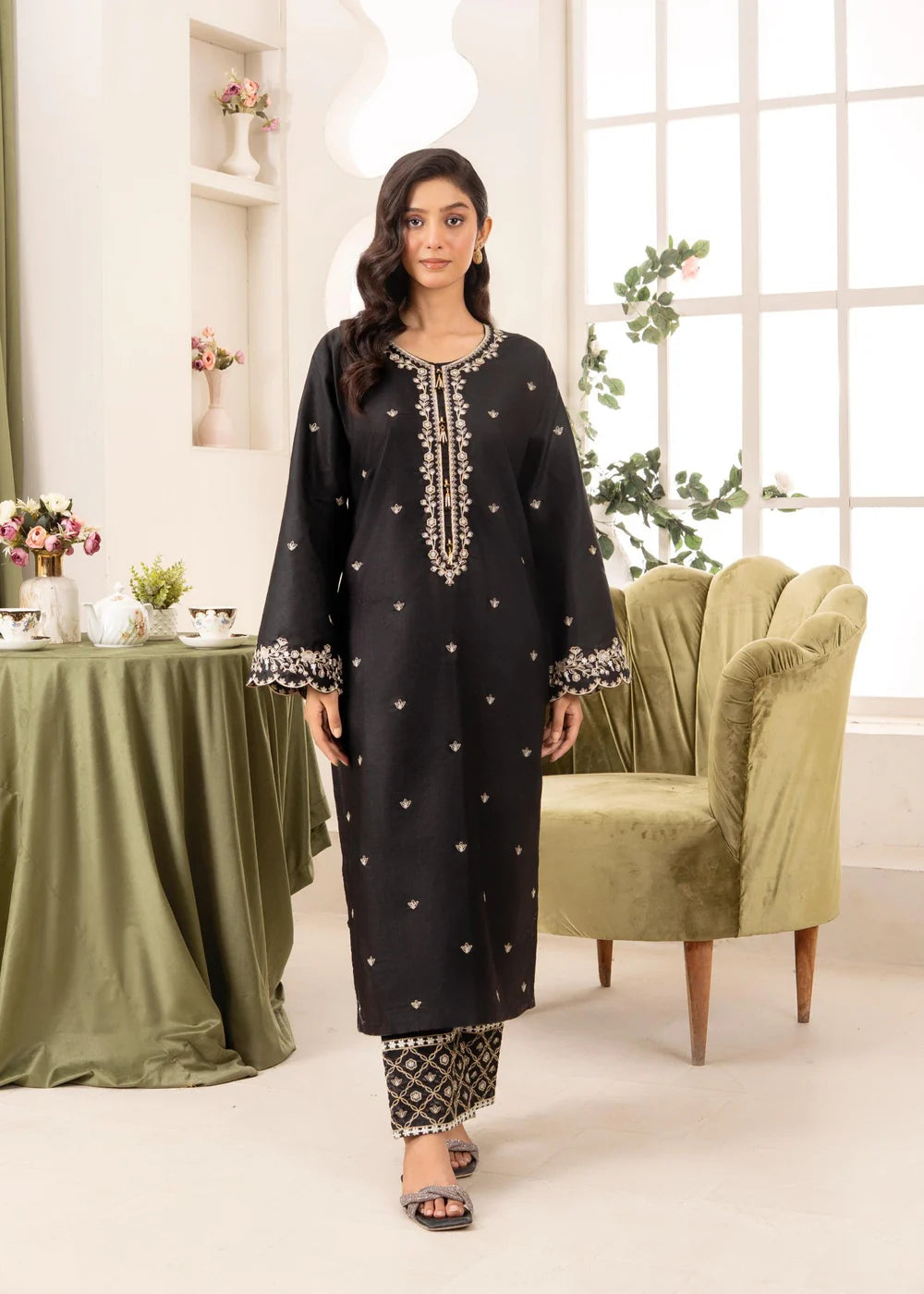 BLACK PEARL EMBROIDERED 2-PCs